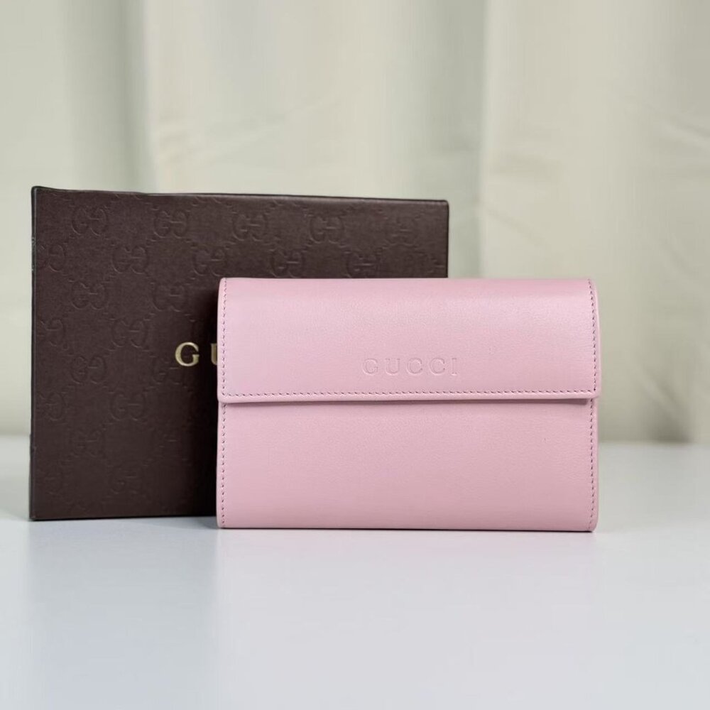 Gucci Pink Leather Small Wallet Elegant with Classic Logo Design Compact